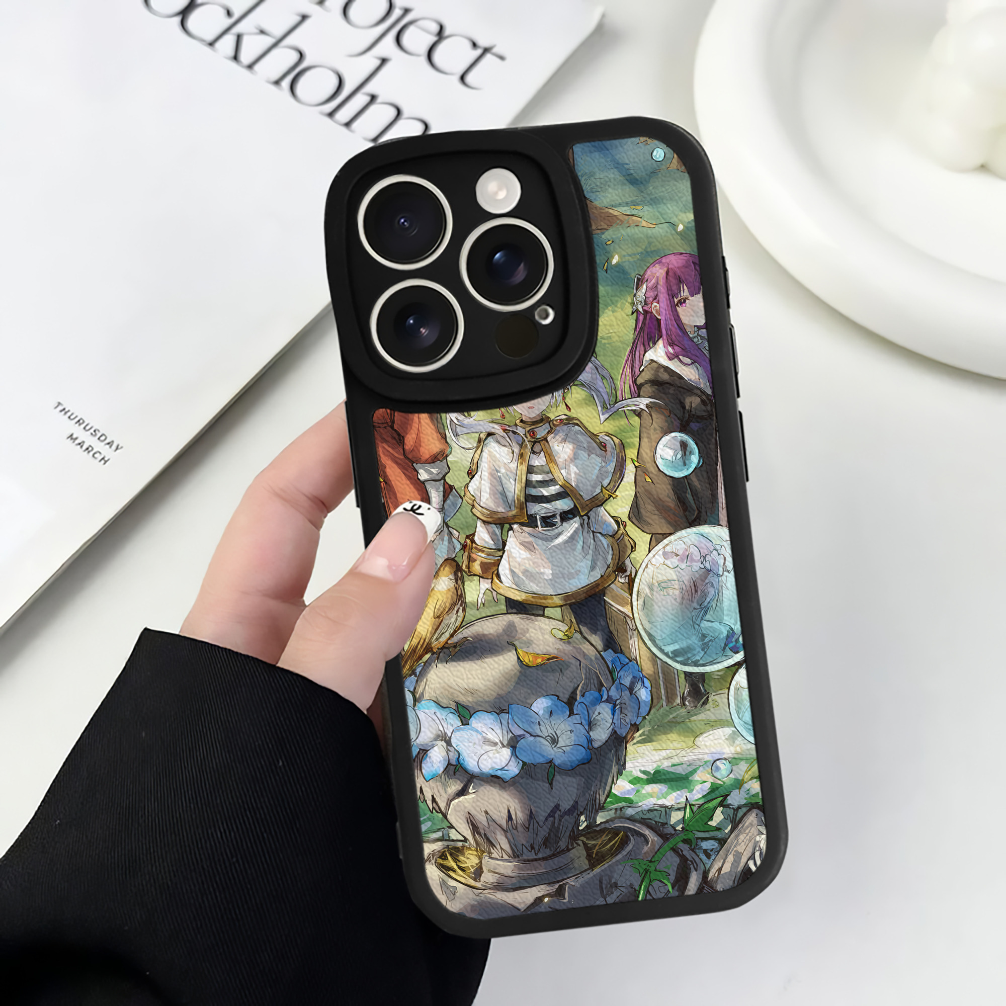 （画像用） 葬送のフリーレン Frieren 【iPhone 16シリーズ対応】シリコンスマホケース（レザー調） 材質：シリコン